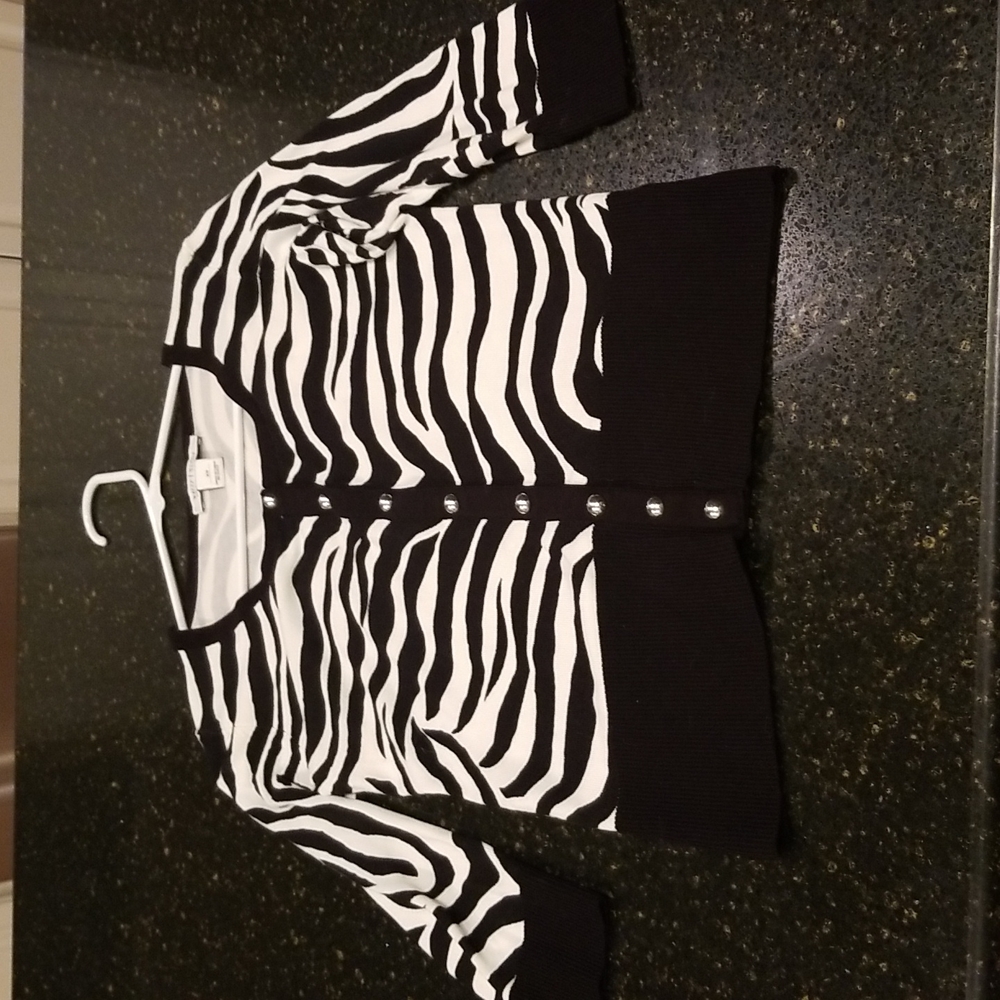 White House Black Market 3/4 sleeve zebra pattern sweater size xs